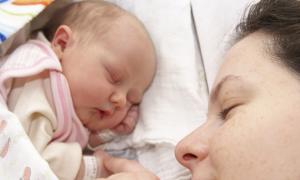 О чем следует побеспокоиться в первый месяц жизни новорожденного